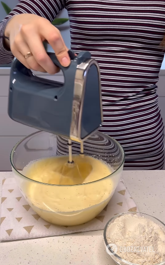 The most delicate apple roll: a quick dessert for tea