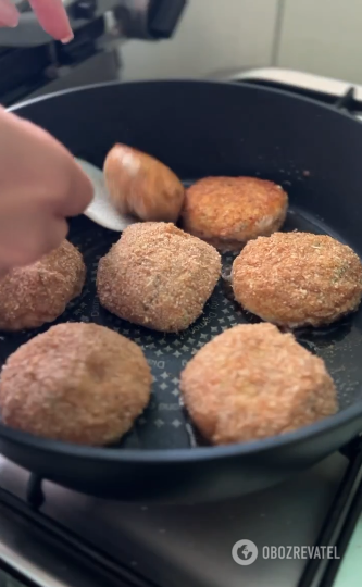 What to add to chicken cutlets to make them juicy: just two ingredients