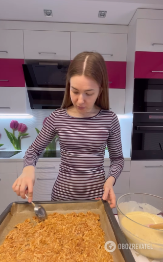 The most delicate apple roll: a quick dessert for tea