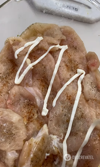 How to bake potatoes with chicken so that the dish turns out juicy: suitable for dinner