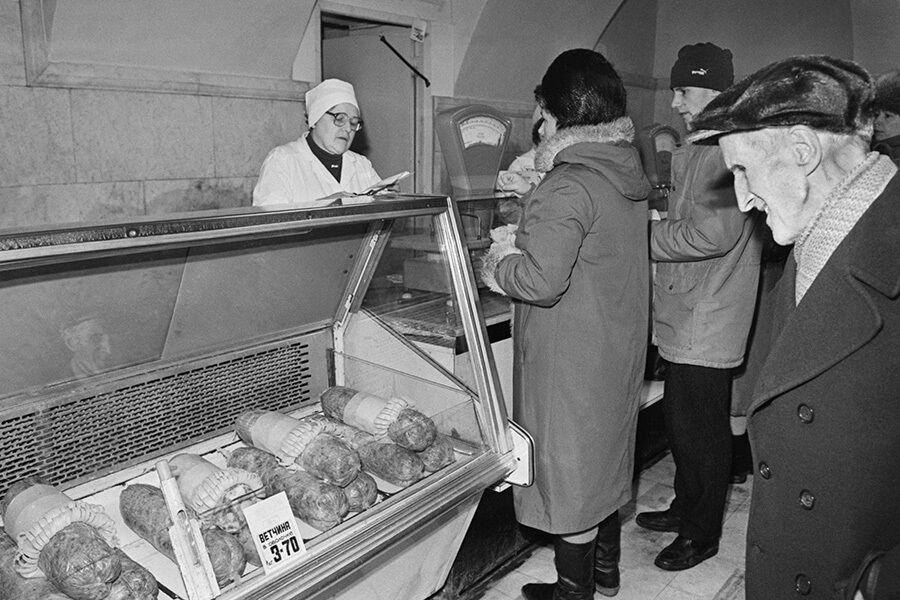 Eat, don't choke: what store shelves really looked like in the last years of the USSR