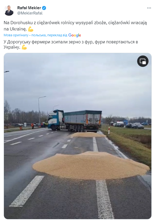 Rafał Mekler rejoices as farmers pour Ukrainian grain on the road