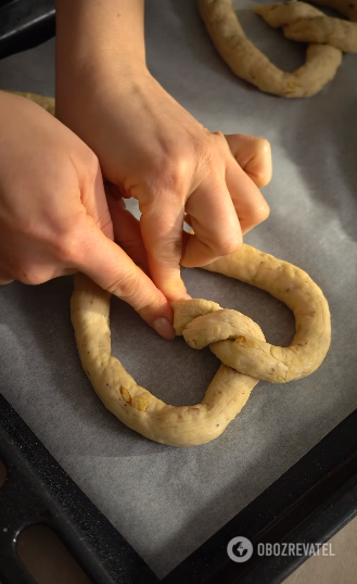 Fragrant sweet yeast dough valentine: how to surprise your soul mate with delicious pastries