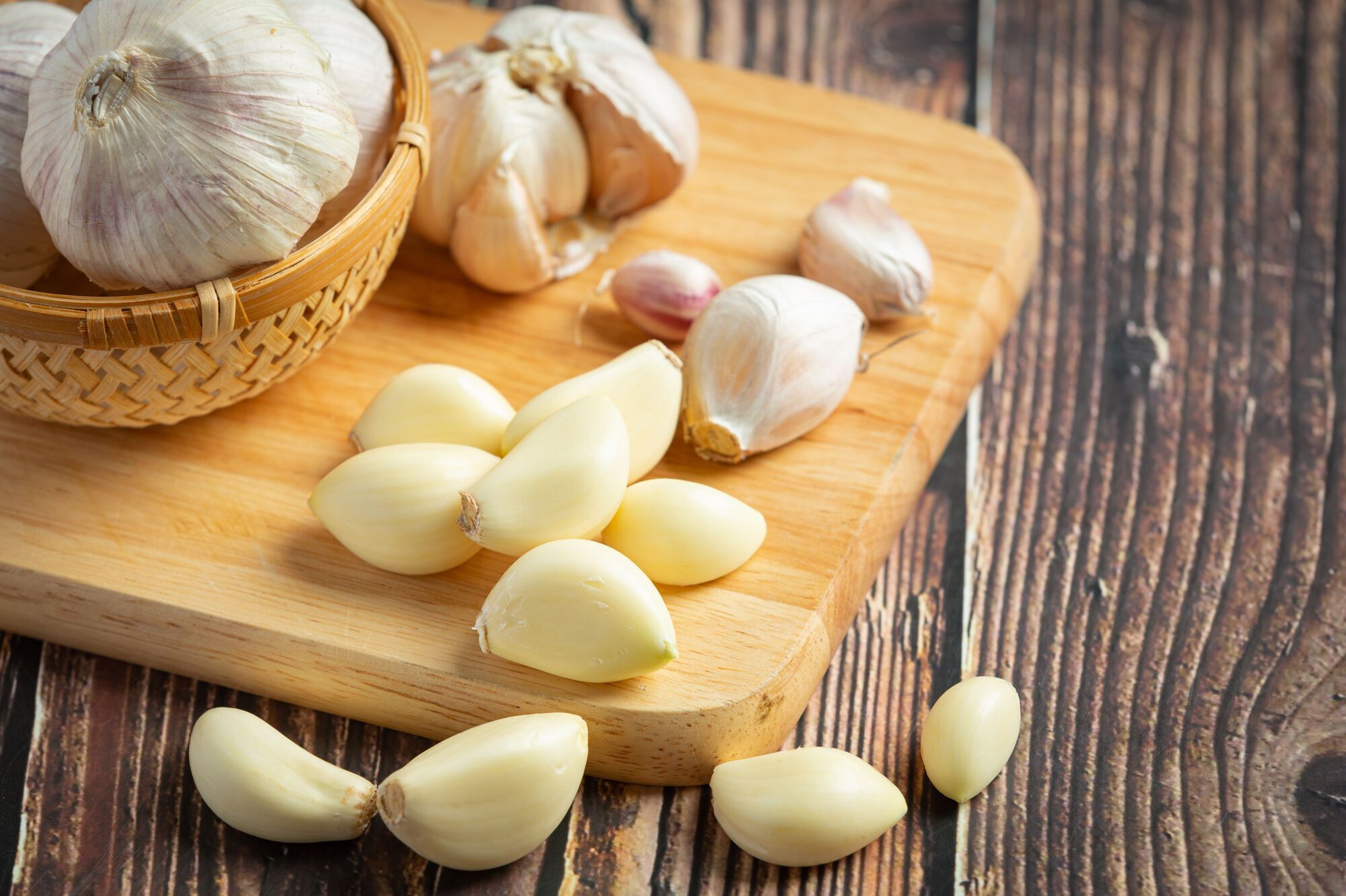 Why garlic darkens after canning and how to prevent it