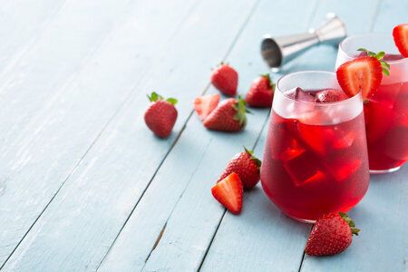 Delicious strawberry juice with banana for the winter: better than store-bought