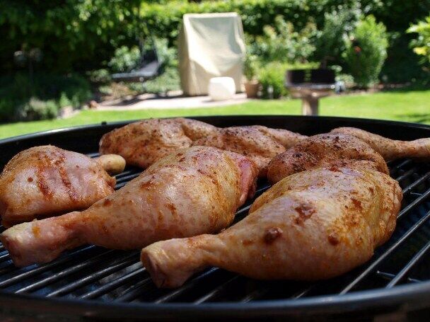 How to bake chicken thighs deliciously in the oven