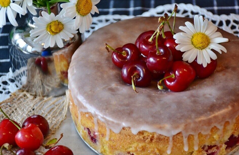 Pie with cherries on kefir