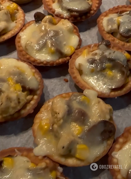 Julienne in baskets that flies away in minutes: a very simple filling