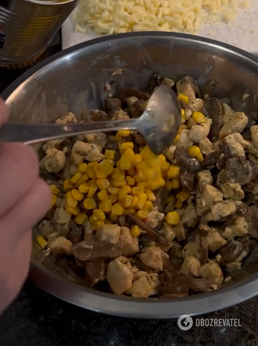 Julienne in baskets that flies away in minutes: a very simple filling