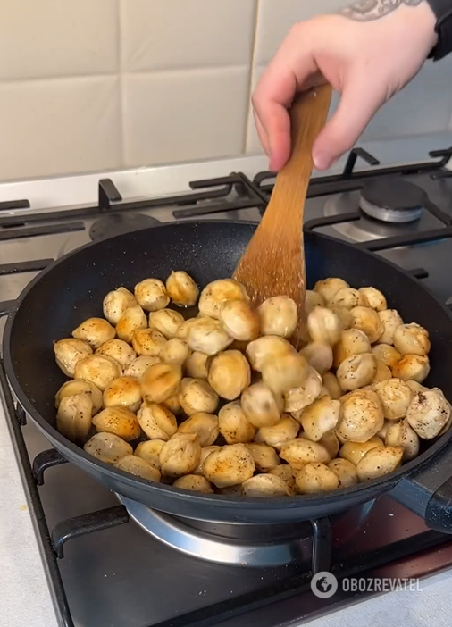 How to cook dumplings in a skillet: tastier than boiled