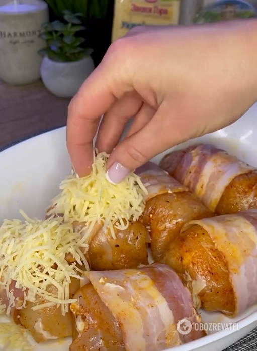 Juicy chicken rolls for a hearty lunch: the meat will not be dry