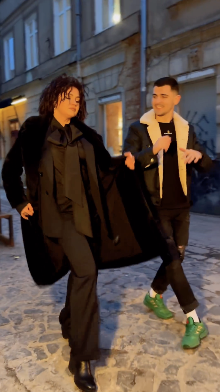 In Lviv, Olia Tsybulska was caught looking for liqueur all in black. Video.