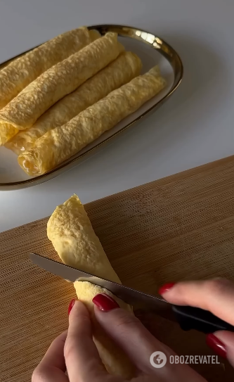 Egg pancakes with melted cheese and garlic: a beautiful and tasty appetizer for your table