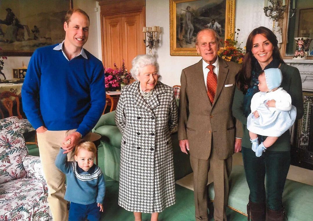 Królowa Elżbieta dzieli się sekretami wychowywania dzieci z Kate Middleton