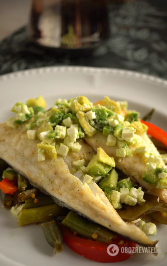White fish fillet with vegetables: an easy lunch that will satiate and open up new flavors