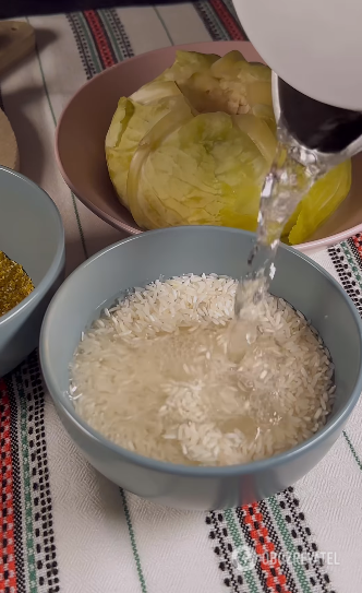 How to cook cabbage rolls in a new way: with sauerkraut and mushrooms