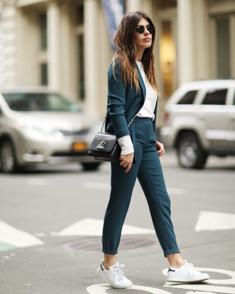 Forever young: 5 outfit tricks that will make you look younger. Photo