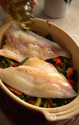 White fish fillet with vegetables: an easy lunch that will satiate and open up new flavors