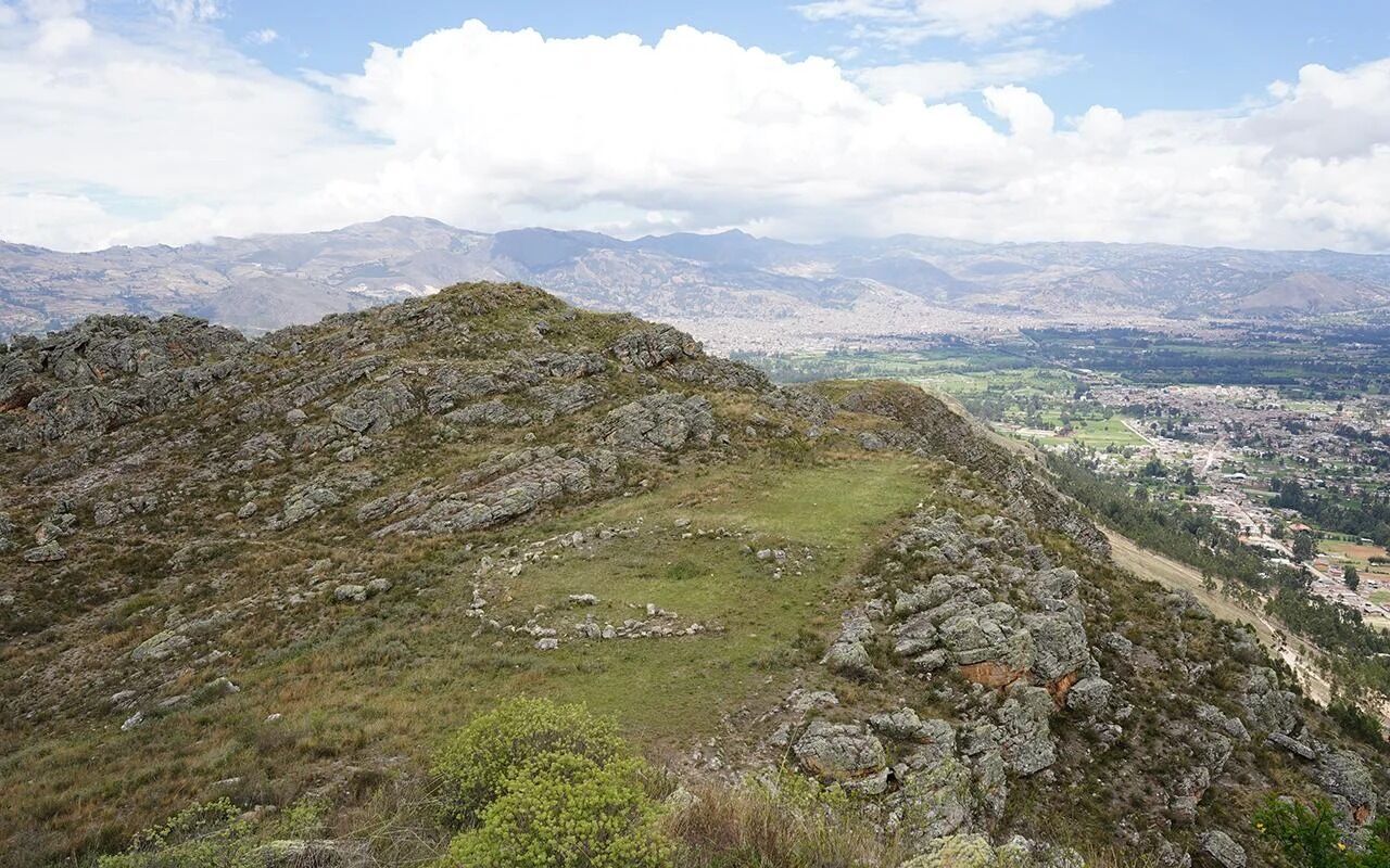 May be older than Stonehenge: scientists discover a mysterious stone square in Peru. Photo