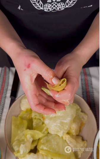 How to cook cabbage rolls in a new way: with sauerkraut and mushrooms