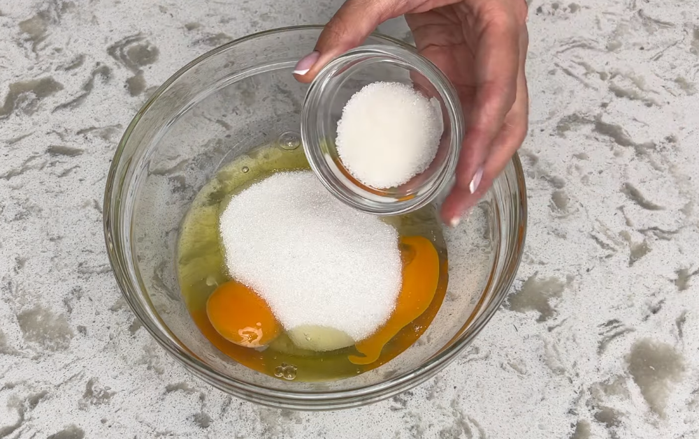 Incredible honey cake with semolina cream: how to recreate the taste of childhood