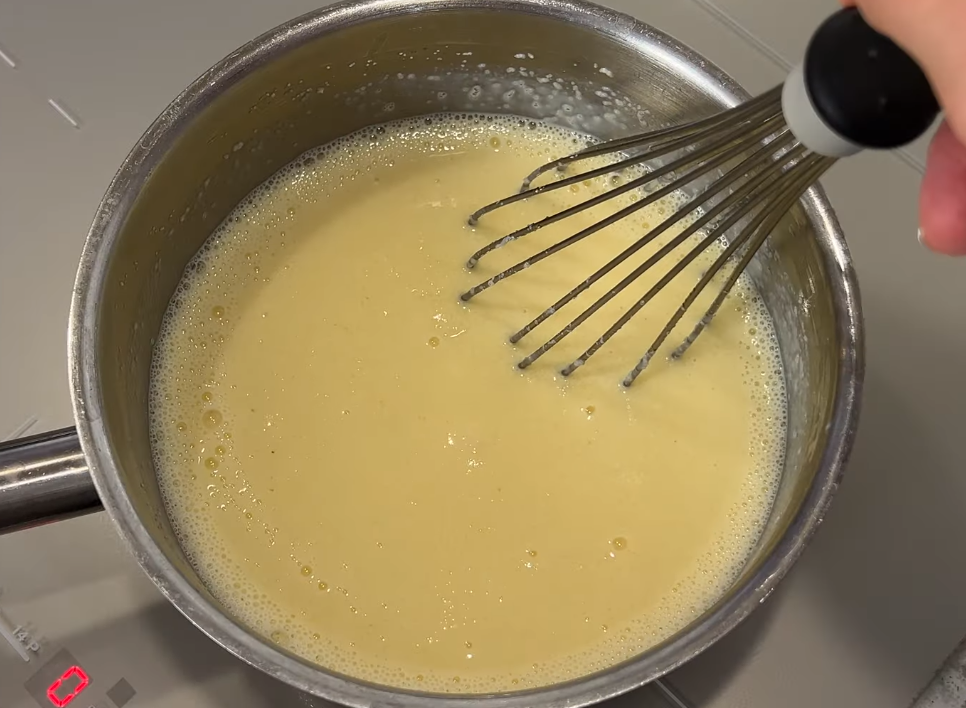 Incredible honey cake with semolina cream: how to recreate the taste of childhood