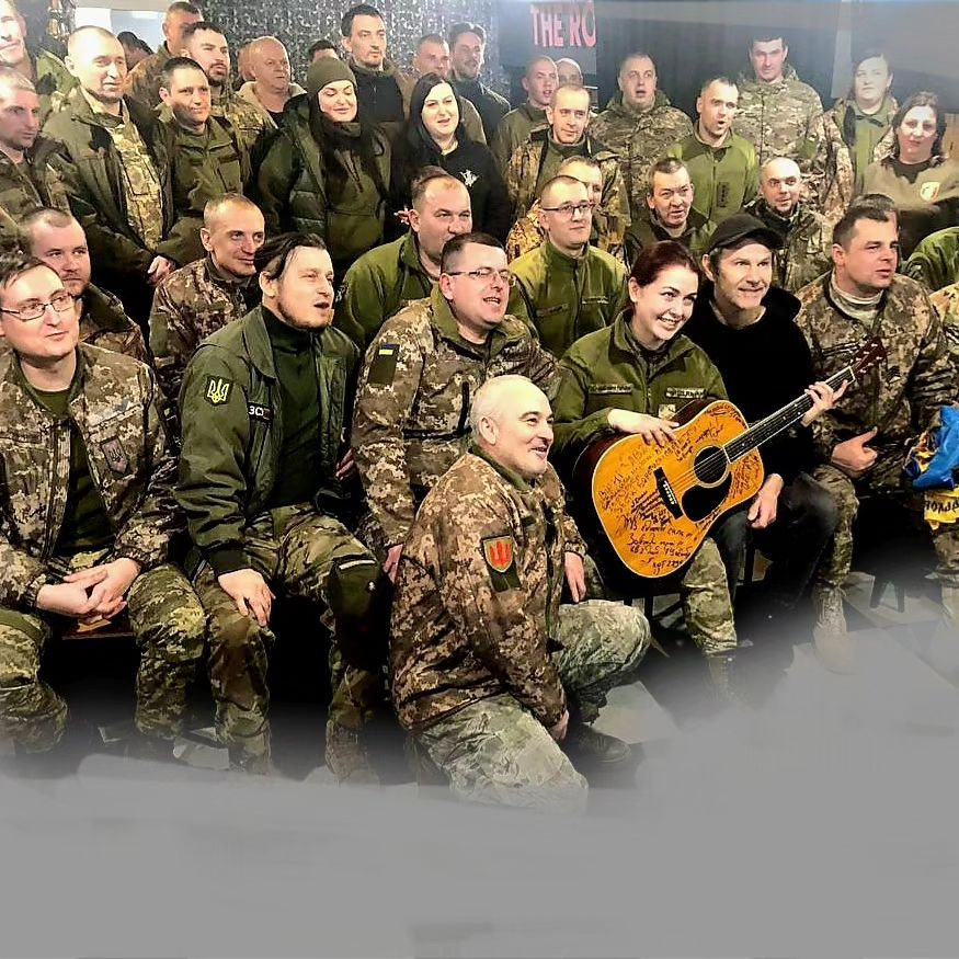 ''Say hello to Lviv!'' Vakarchuk got emotional after meeting with countrymen and showed a happy photo from Donbass