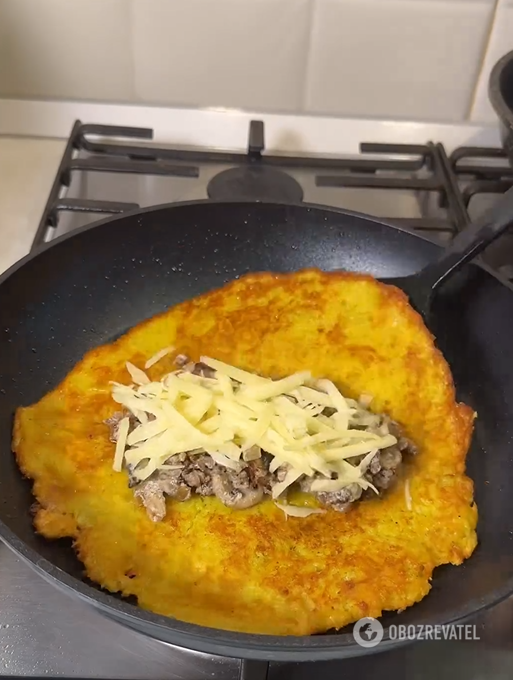 Hearty lordly potato pancakes: what to make the filling from