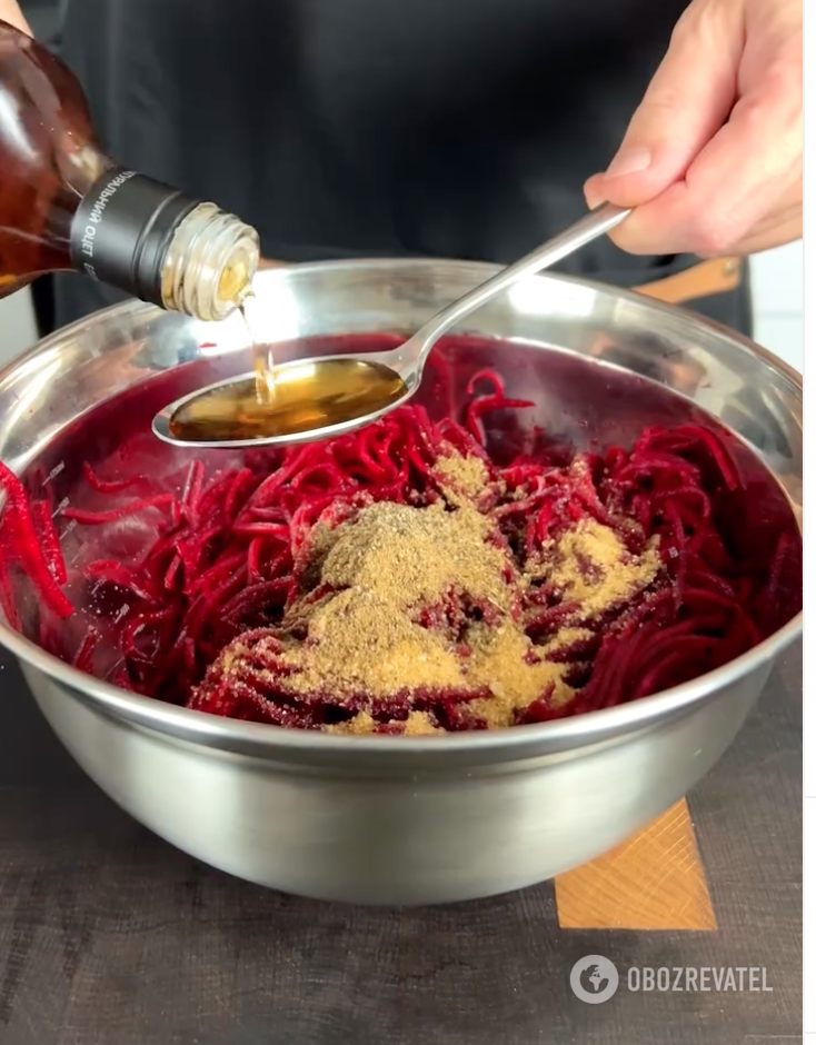 Beets with spices and oil