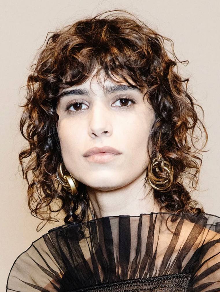 Five best haircuts for curly hair that will make your look sophisticated. Photo