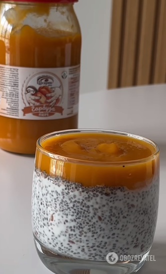 Chia pudding with pumpkin puree in a glass: get ready for a vitamin boost 