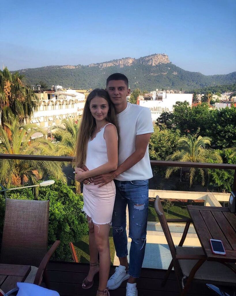 Ukrainian Everton defender Mykolenko marries a woman from Crimea. Photo