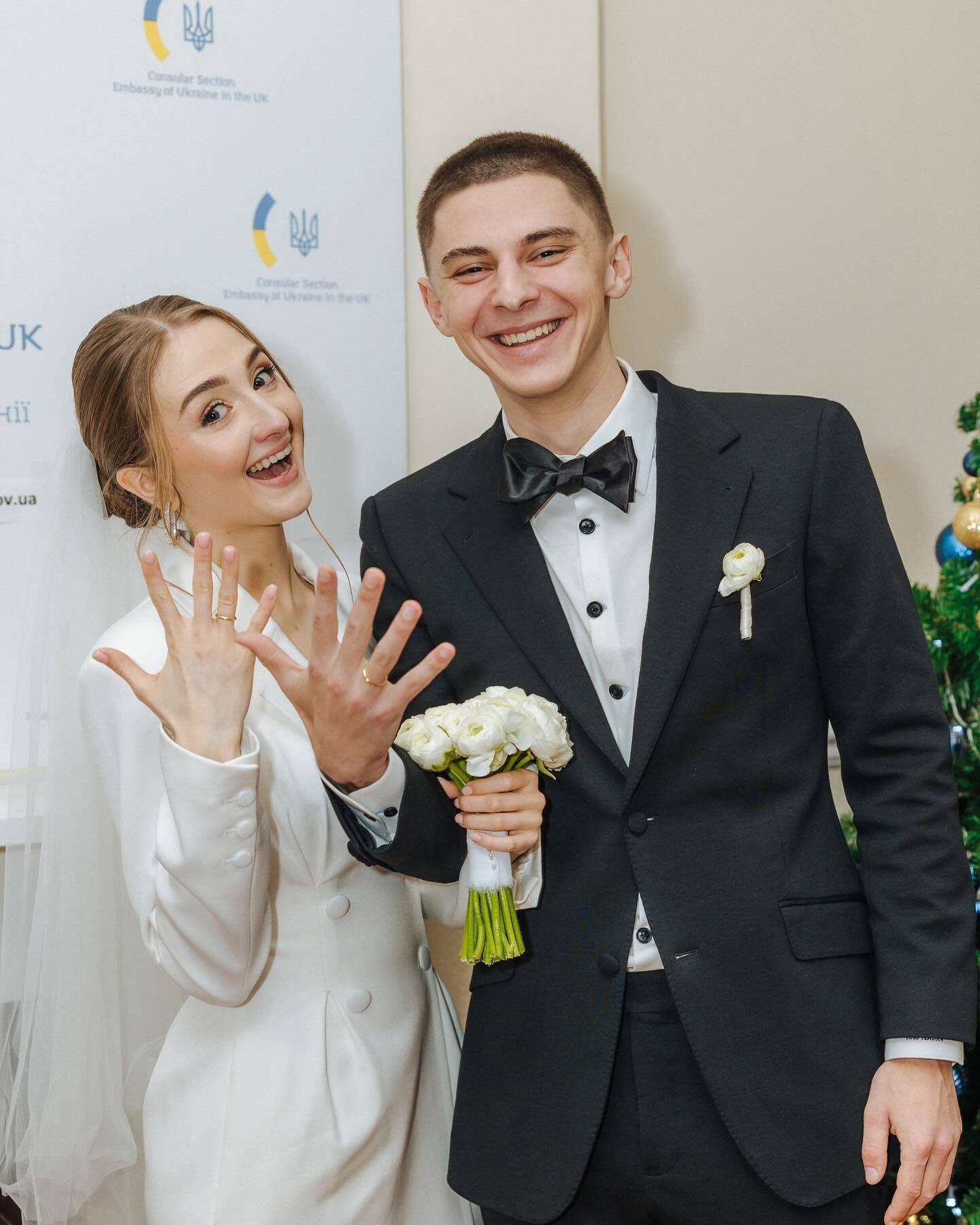 Ukrainian Everton defender Mykolenko marries a woman from Crimea. Photo