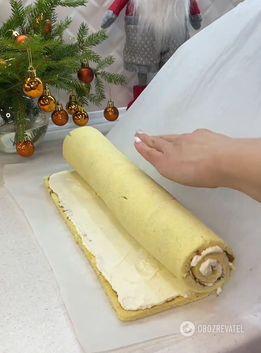 Tiramisu in the form of a roll: how to cook a traditional dessert in a new way