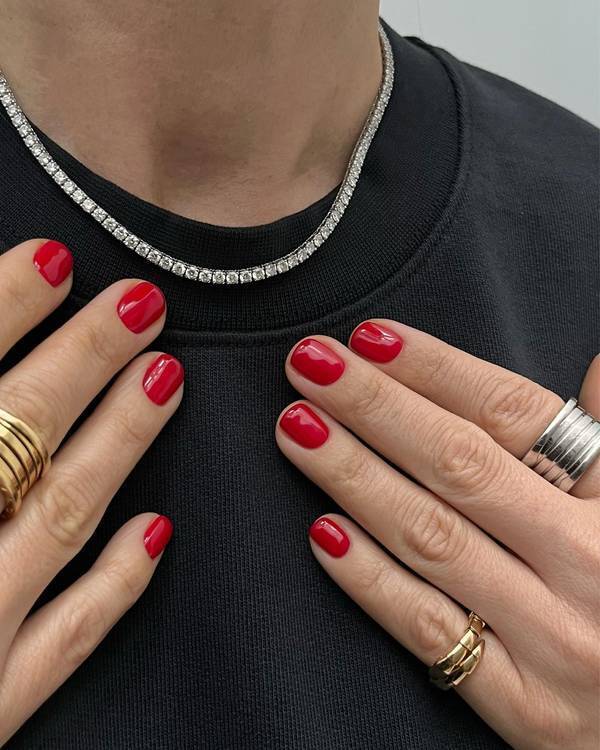 Manicure lutego: 5 kolorów, które zobaczysz wszędzie w tym miesiącu