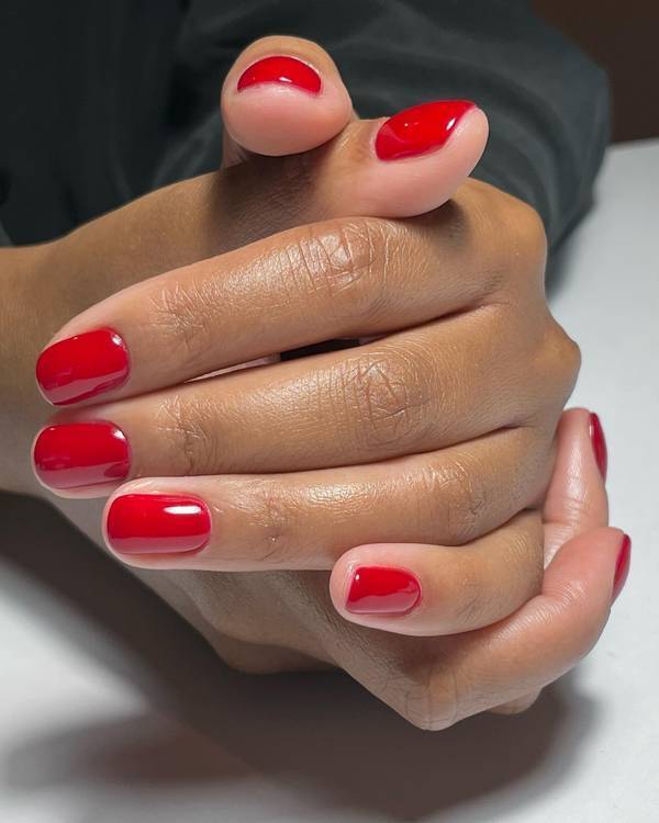 Manicure of February: 5 colors that you will see everywhere this month