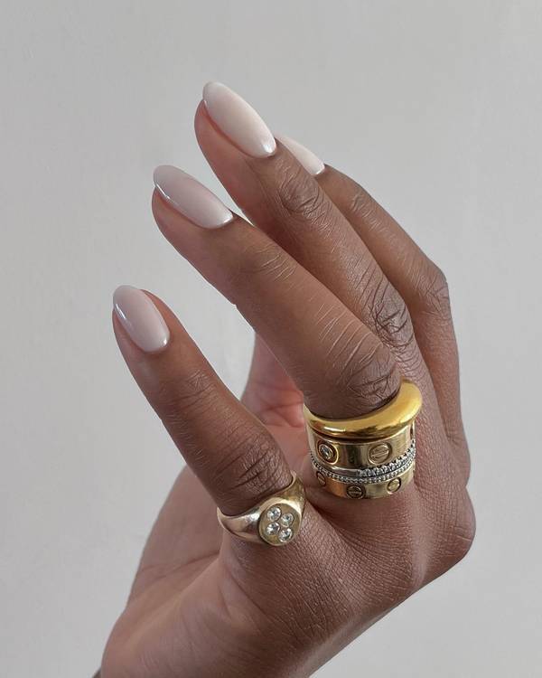Manicure lutego: 5 kolorów, które zobaczysz wszędzie w tym miesiącu