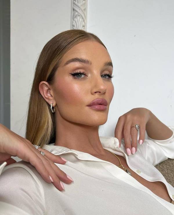 Manicure lutego: 5 kolorów, które zobaczysz wszędzie w tym miesiącu