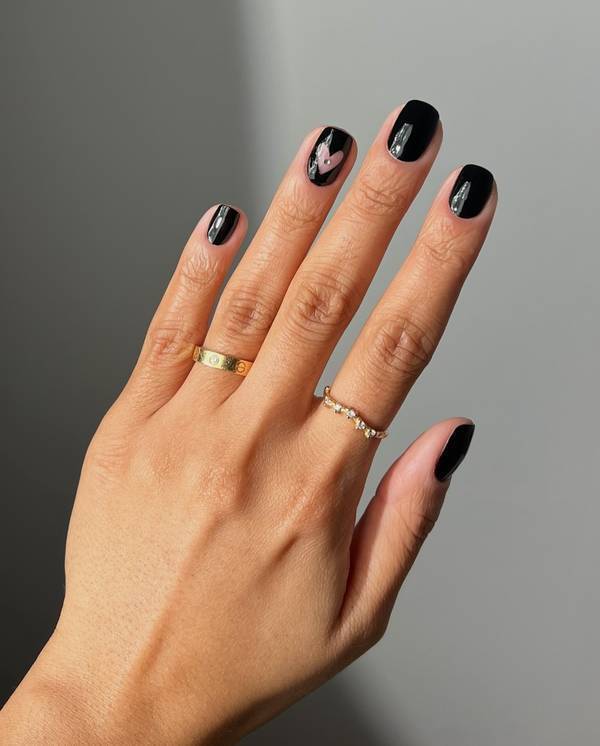 Manicure of February: 5 colors that you will see everywhere this month