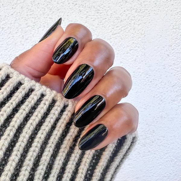 Manicure of February: 5 colors that you will see everywhere this month