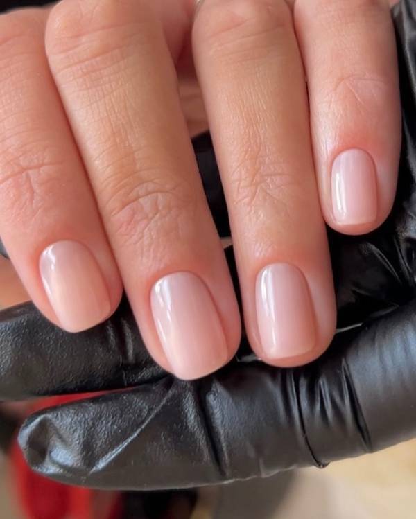 Manicure of February: 5 colors that you will see everywhere this month