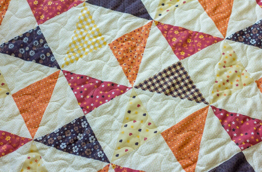 Don't throw away old sheets: how you can use them in your home and garden