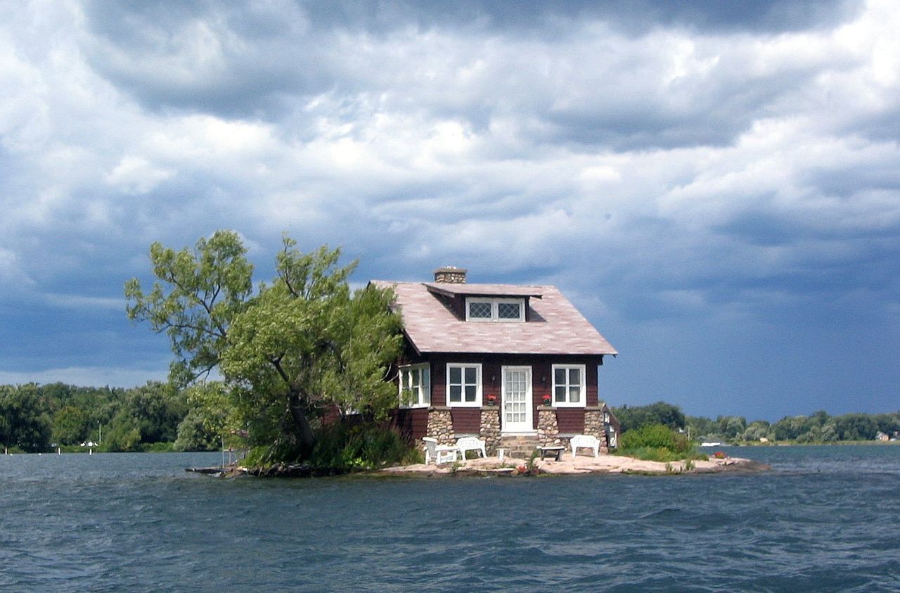 What the smallest inhabited island in the world looks like: there is a tree, two bushes and a house. Photo
