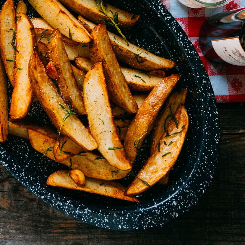 What to do with potatoes so that they do not burn and are golden: simple life hacks