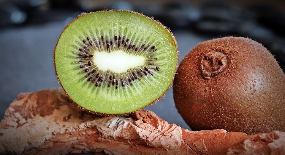 Can you eat kiwi with peel: we tell you how it will be healthier
