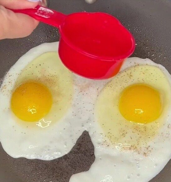 Why add water to fried eggs