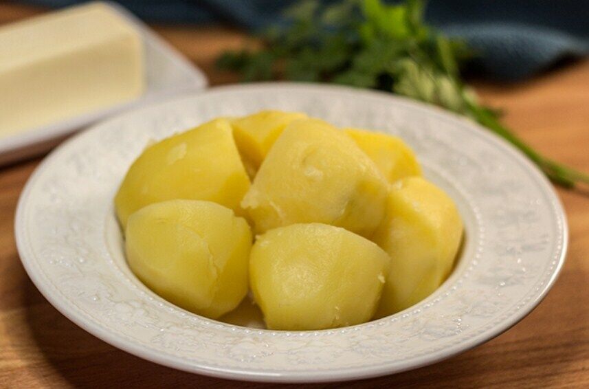 What to add to the water when cooking potatoes