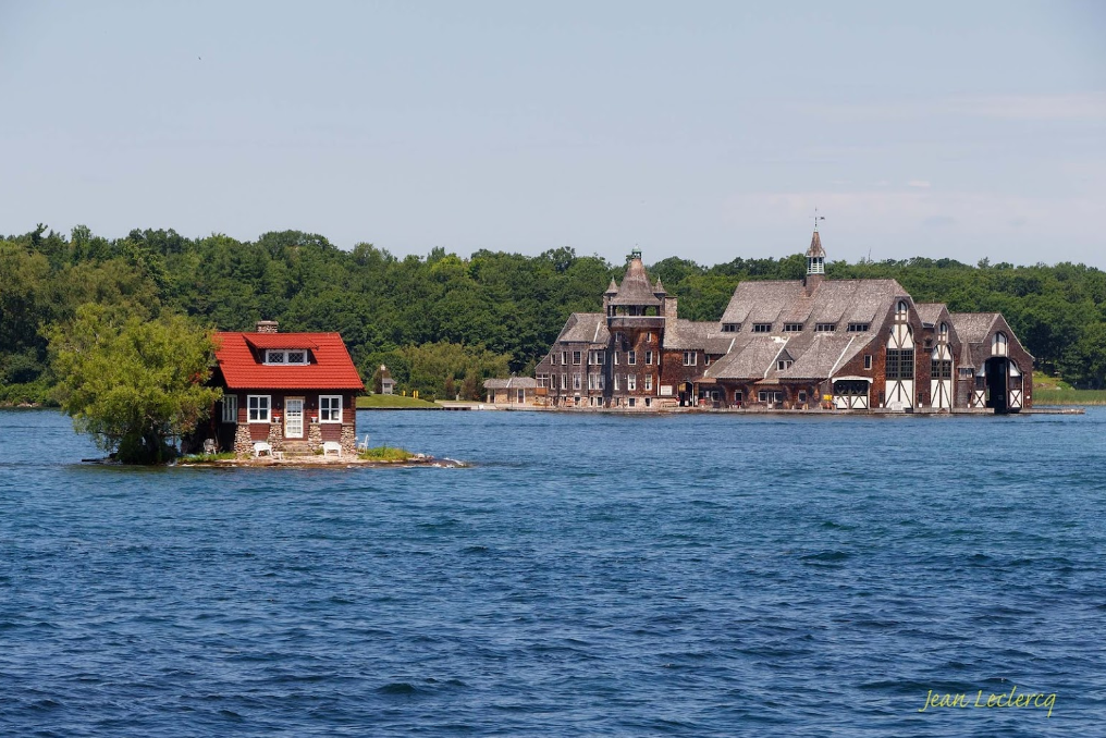 What the smallest inhabited island in the world looks like: there is a tree, two bushes and a house. Photo