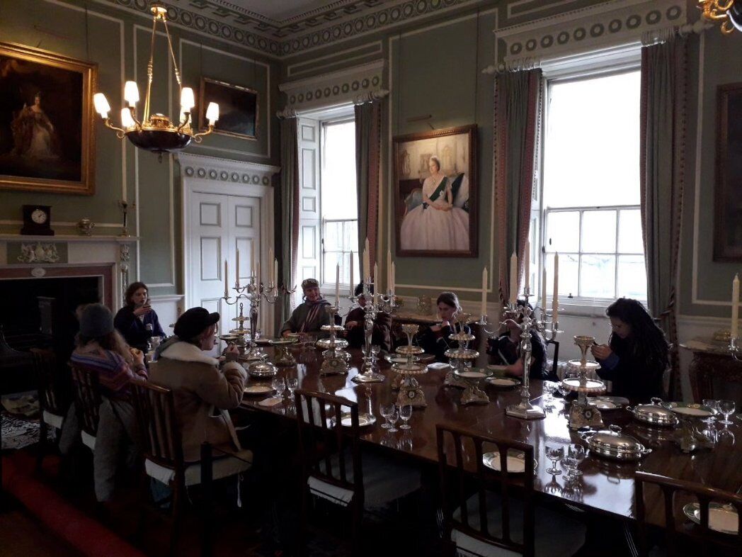 Usiądź przy królewskim stole i zacznij jeść: aktywiści wtargnęli do rezydencji Karola III i wysunęli żądania