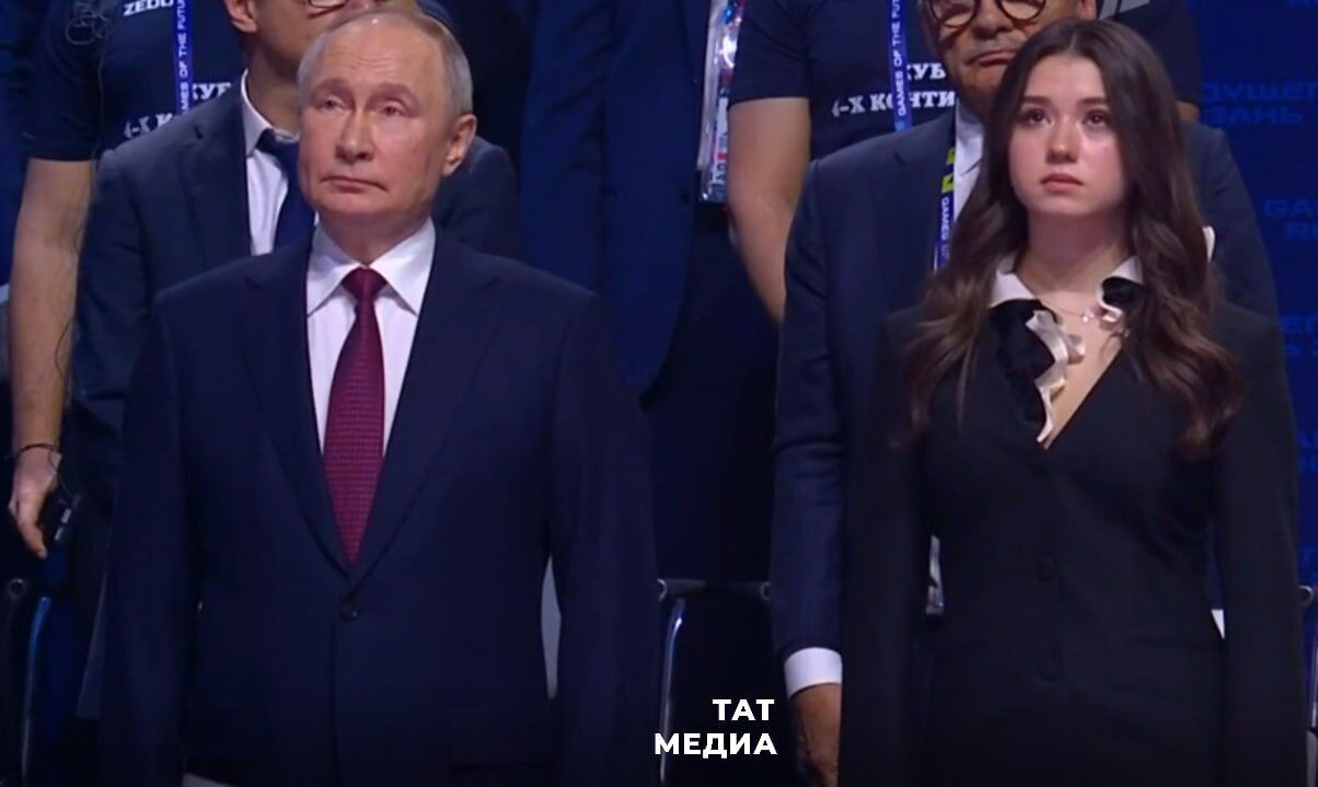 ''Kabaeva's replacement?'' Putin appeared at the opening of the tournament for the first time with his ''new mistress''. Photo